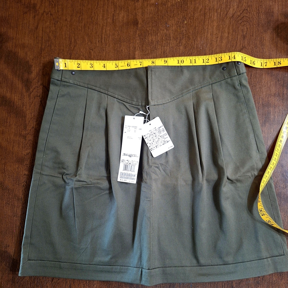 Jill Stuart Green Skorts with Pleated Front